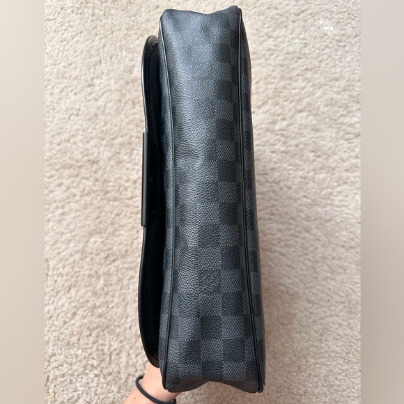 Authentic LV Graphite Messenger Bag OBO - Picture 4 of 10